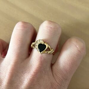 Vintage 1992 Avon Gold Tone Black Onyx Heart Ring